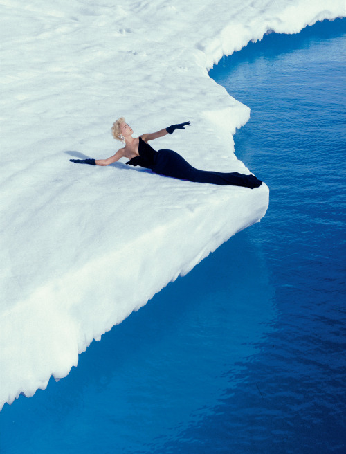 ohyeahpop:Baie de Disko, Groenland, Claude Heidemeyer, en « Vautour velours » de Mugler, 1987 Ph. Thierry Mugler