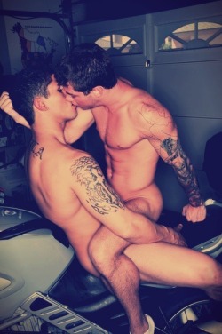 male-affection:  more hot guys here!