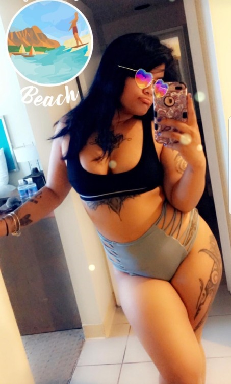 hawaiigirlsonly808:Moani sniffin thicc af I’d love to give her the night of her life