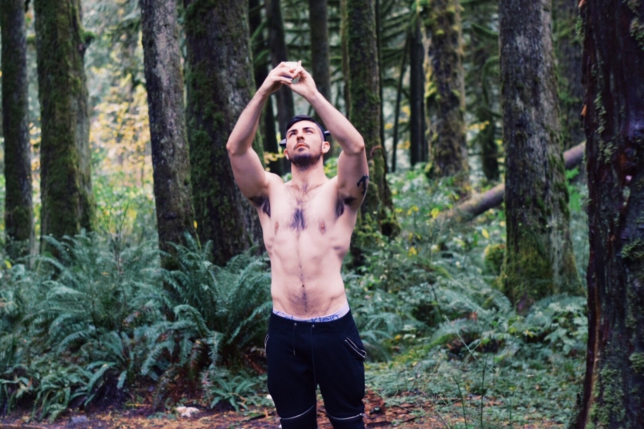 sex-lies-and-bowties:  Lost boy