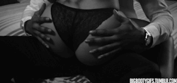 sex-love-obsessions:  always-arousedxxx:  *seductively rubbing my wet panties against your throbbing cock*  Quiero bailar sobre tus muslos, hacer oleadas a tus caderas, quiero sentir entre mis piernas lo duro que te pongo… Pelo lacio, tanga negra, solo