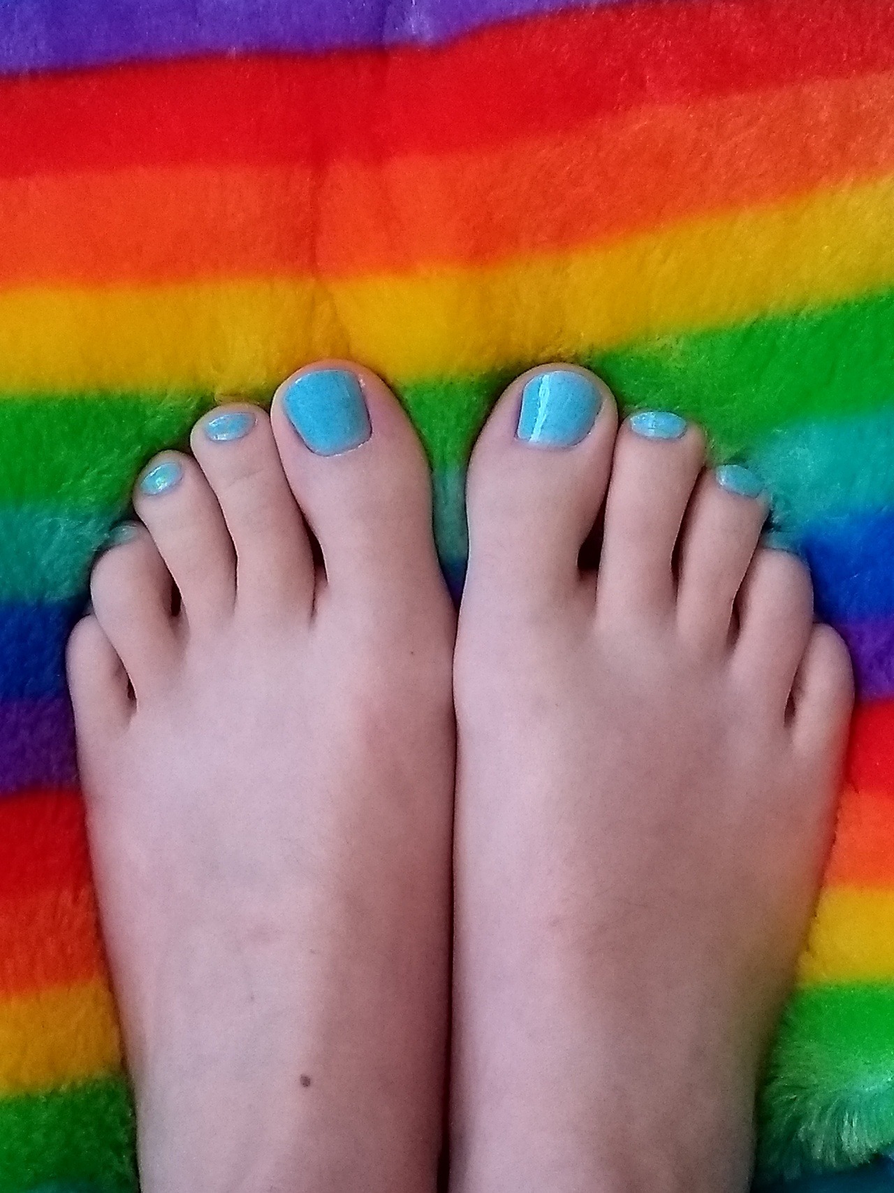 75poison-feet:  I’m sorry, unpainted nails team uwu