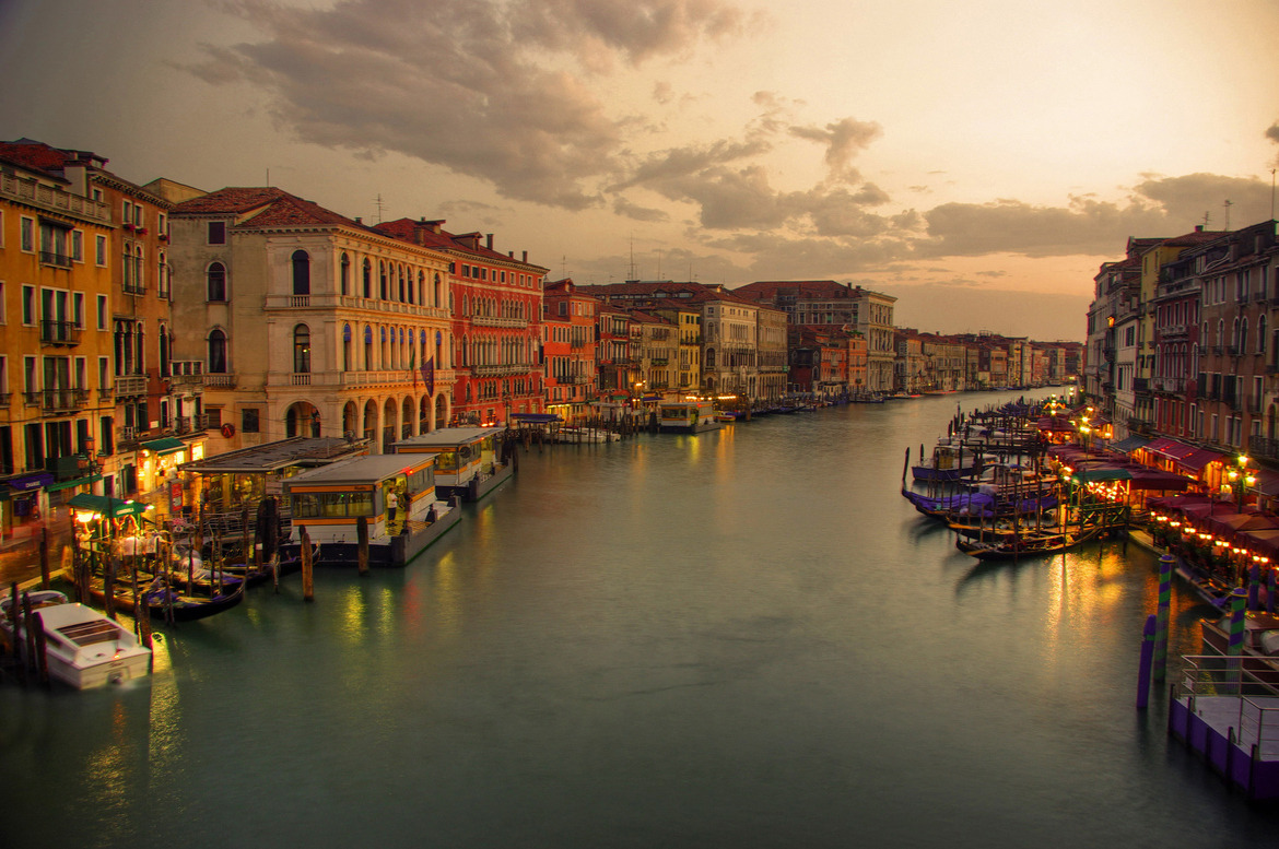 noctaeris:  Canal Grande | After Daybreak | Golden Hour | Béla Török  