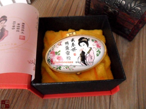 inkjadestudio: Fragrant Goose-Egg Facial Powder from 戴春林 In Porcelain 沉魚落雁 is written on the porcel