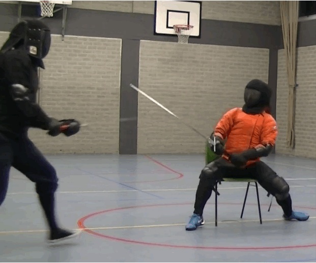 neonnoble:  mindhost:  The art of longsword Flynning, exhibit G: Defending one’s