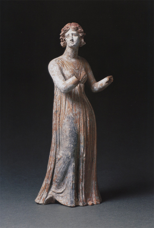 animus-inviolabilis:  Female Mourner Tanagra 330 - 300 BC 