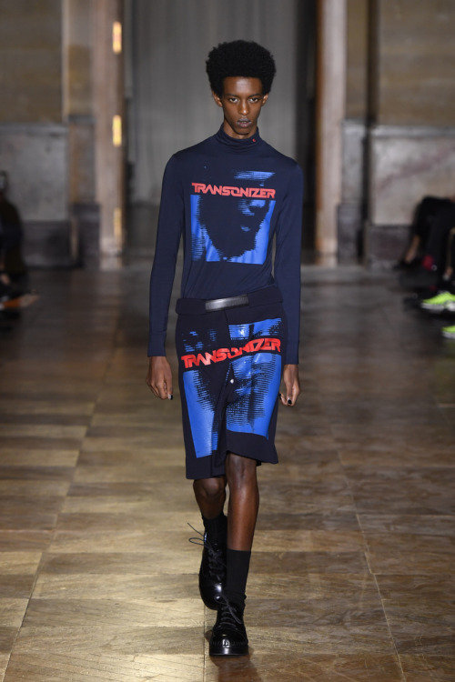 fashionablymaleofficial: (via Raf Simons Men’s RTW Spring 2022 Paris)