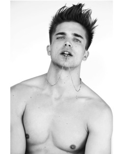 bonitominino:    River Viiperi | Instagram: