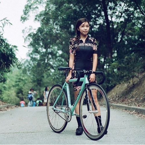 ifuckinlovefixedgearbikes: Bianchi girl. by@ballllll #Bianchi #Taiwan #Taipei #cycling #Classic #bik