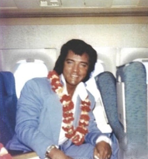 ELVIS' MANNERISMS