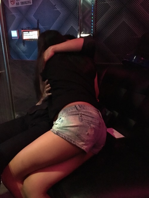 edisonwang:骚货在KTV里与单男约会