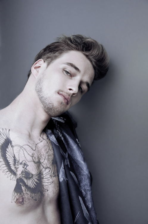 grabyourankles:  Robin Grolaux by Shing Chan 