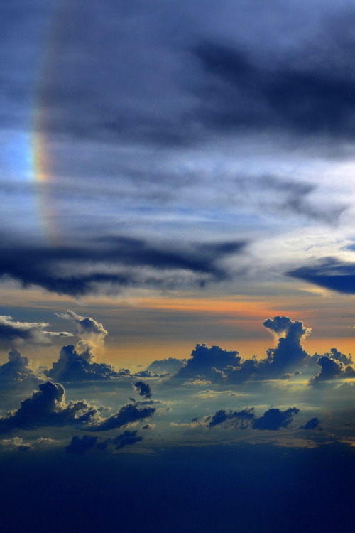 r2–d2:  r2–d2:  Arco Iris Entre Nubes... By Enrique Colombo