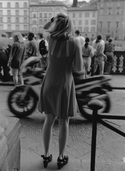 gusset:  bremser:  Mark Steinmetz, Italy  The bike blur is perfect!