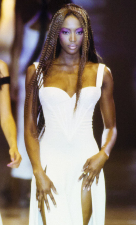 fuckrashida: Naomi @ The Spring/Summer 1993 shows. 