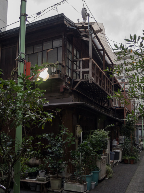 ethertune:Old house at alleyway (Bykazu saito)