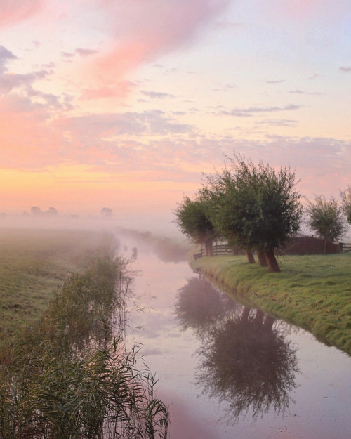 travelbinge: By Monique Anrochte Wijdewormer, North Holland, Netherlands