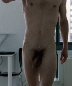 straightmenworshipping:  Hung Irish actor Michael Fassbender Love that Irish sausage!   I love this fucker!