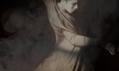 shabbitable:&ldquo;I shine in the darkness and I’ll steal your body&rdquo;