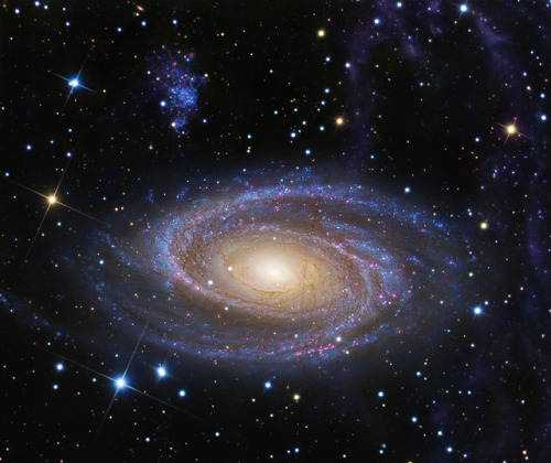 breathesuniverse:Galáxia M81 by Huranus on Flickr.