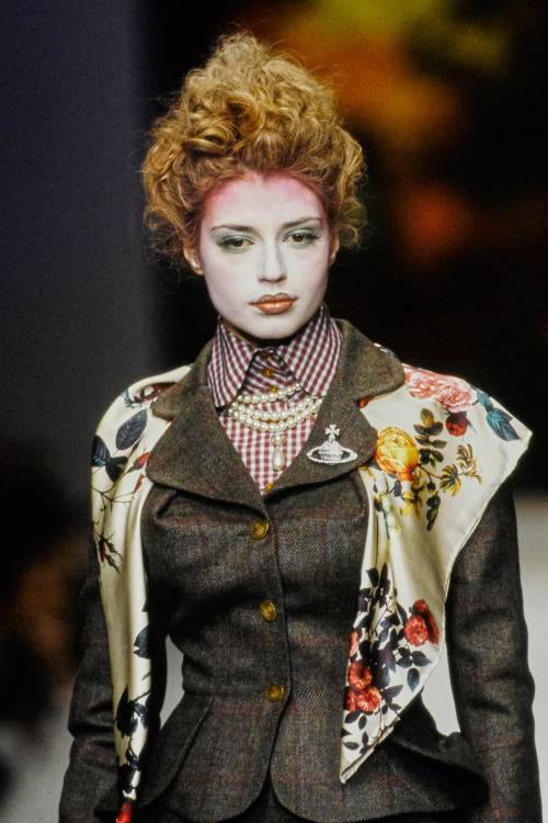 celebritycokenose:Vivienne Westwood Fall/Winter, 1995 Ready-to-Wear