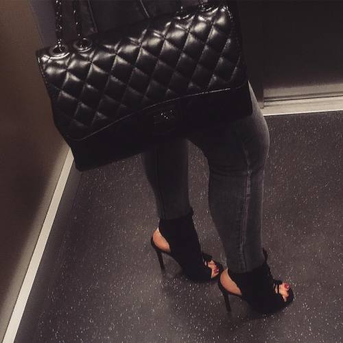 luxuqueen:  bliss-luxury:  Luxury blog xx     ♛more here♛  
