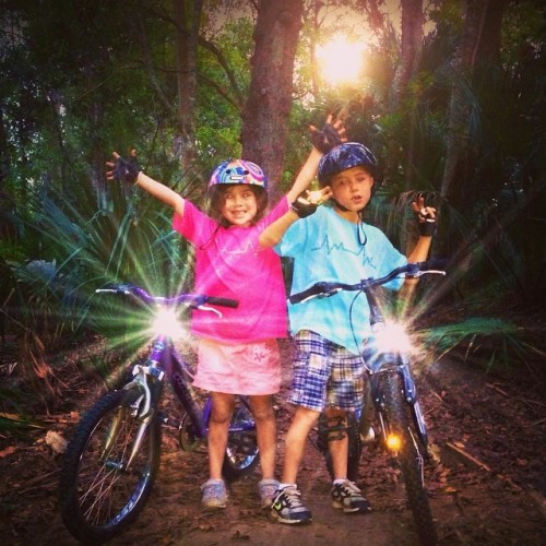 reyvillaphoto:  Took Maddox on the #dirt #trail for the first time. She had a #blast #mtb #maidenvoy