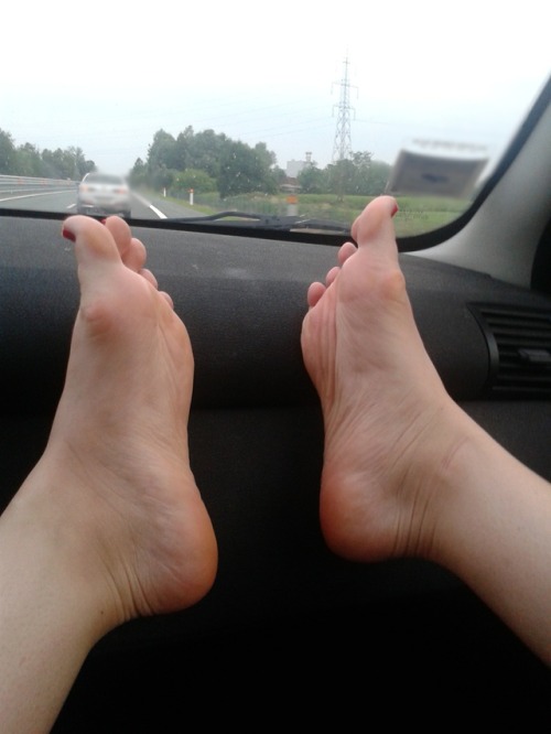 wiferedtoenails: Her sexy soles after a day at a spa