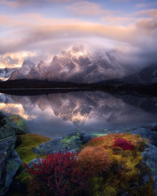 crescentmoon06:    Artist : @kakaphotograph01     Location : Tibet, China   