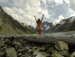 Running-Bare-Everywhere: Http://Girlastray.com/Naked-Hiker-Interview/