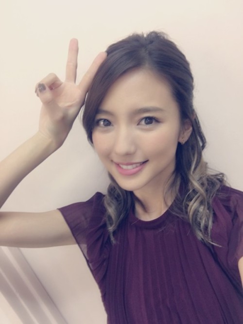 真野恵里菜 - 髪色、変えたよ。明日は握手会。 - Powered by LINE