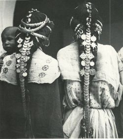 achelous05:Two Amazigh Berber women in the Wadi Ziz 