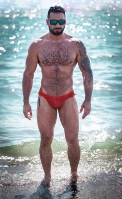 mancrushoftheday:  hairyhotman:  http://hairyhotman.tumblr.com/  Reblogged via The Man Crush Blog / Facebook / @man_crush