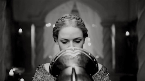 andrewgarfielld: A war that won’t be won on the battlefield. The White Queen (2013)