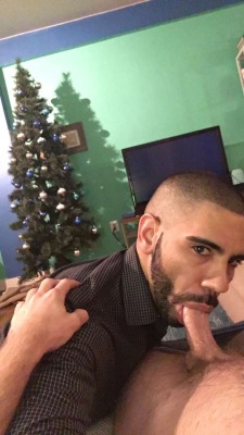 itsbrucejackson:  Can everyone take a pic of them sucking dick by the Christmas tree and send it to me.
