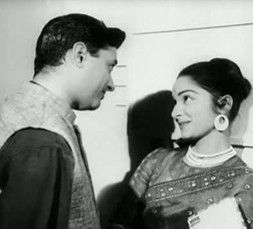 waheedarehman-infinitelylovable: Waheeda Rehman with Dev Anand in “Kala Bazar” (1960)