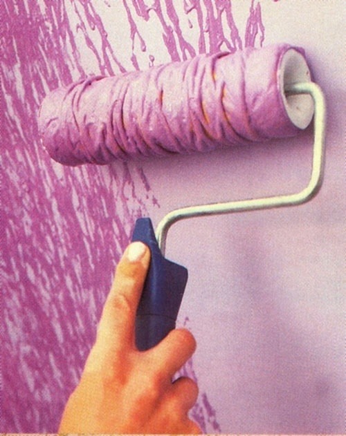 sweetestesthome:  Tie rubber bands around a paint roller over a different color for an awesome patterned effect!Click to check a cool blog!