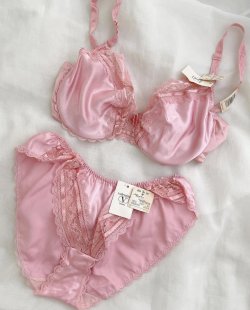 femmeduartsblog:Vintage lingerie sets by adult photos