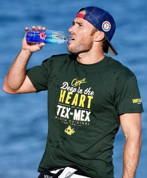  Scott Eastwood on the beach in Los Angeles http://www.vjbrendan.com/2017/08/scott-eastwood-on-beach