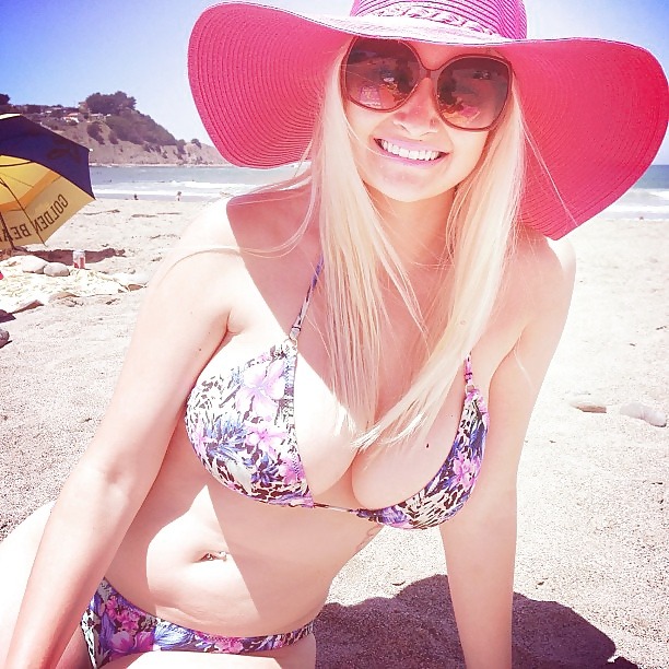 real-bikini-girls:  Busty bikini pic.