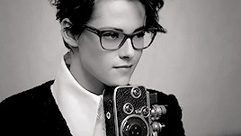 flawlesstew: Kristen Stewart in glasses (Appreciation Post).
