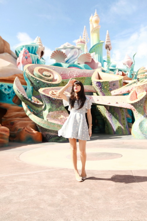 lostlittlelioncub:  peach-party-dress:  The Cherry Blossom Girl visits the Mermaid Lagoon at Tokyo Disney  I need to go here!!! 😍💕 