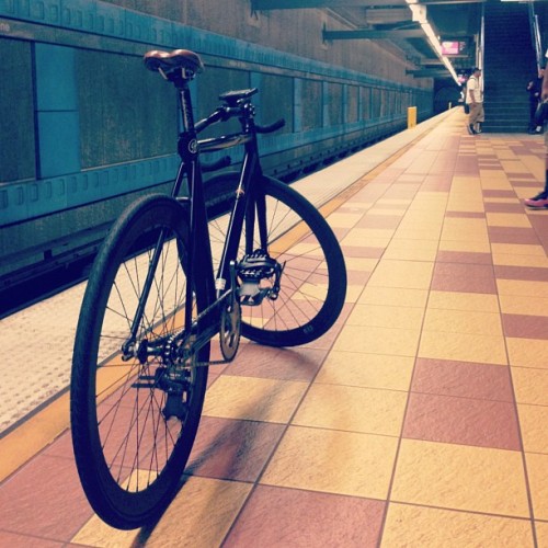 giofrnc:  Earlier at the Hollywood and Vine red line station waiting for the metro. | #losangeles #b