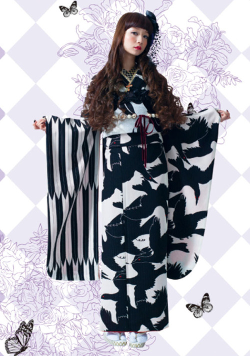 taishou-kun:Kimono heartsGothic kimono with crows pattern - Japan - 2016