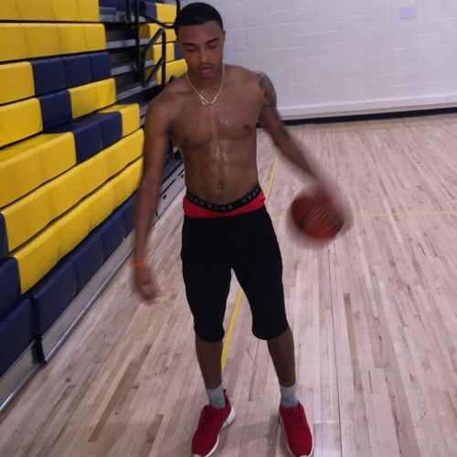 thekandyfactory:He shouldn’t have blocked me  Btw the pic is before his tattoo