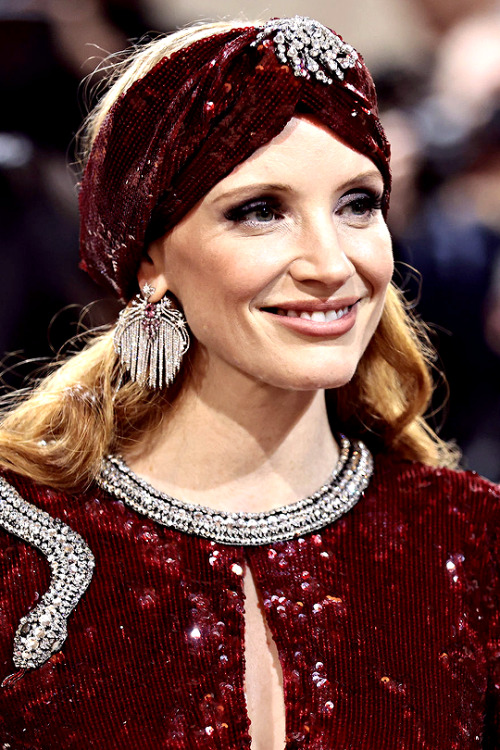 JESSICA CHASTAIN— attends the 2022 Met Gala