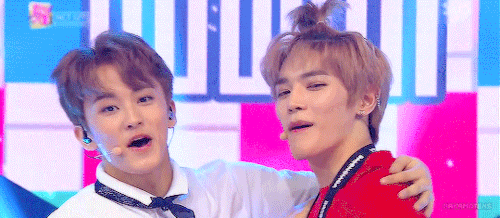 nakamotens:even mark can’t resist touching taeyong’s apple hair