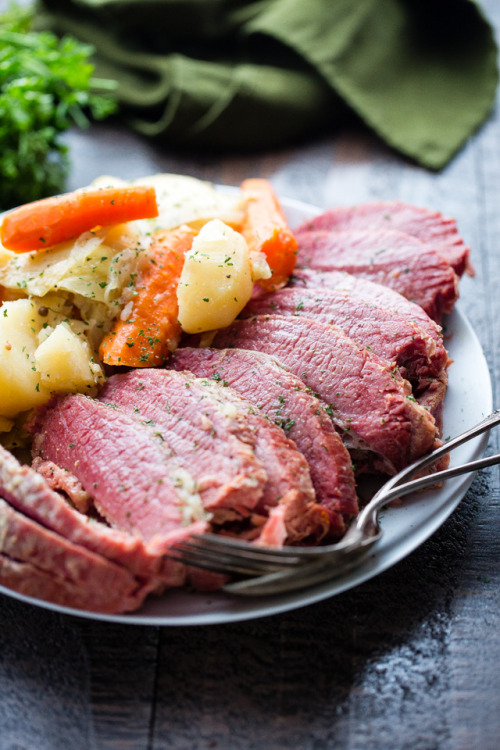 foodffs:  CORNED BEEF AND CABBAGE RECIPEReally nice recipes. Every hour.Show me what you cooked!
