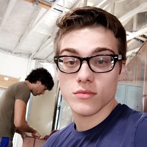 theeexposure:  There’s something about a nerd with a big dick that turns me on