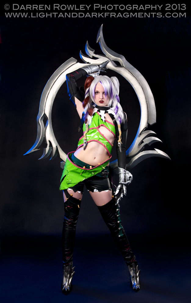 gagaalienqueen:  Heres the full shot of my Tira Cosplay! I made most of it :) but